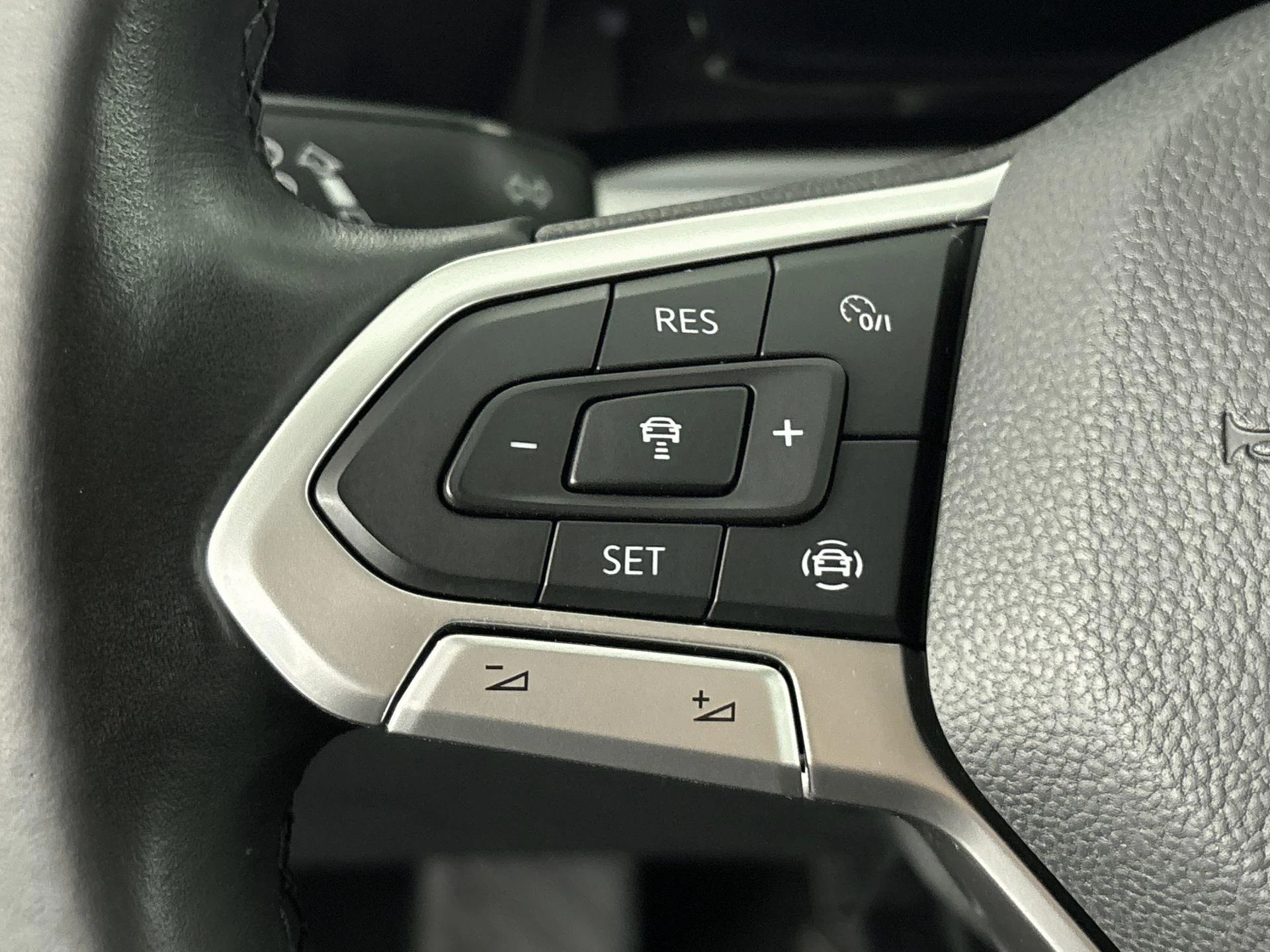 Volkswagen-Golf-image-5