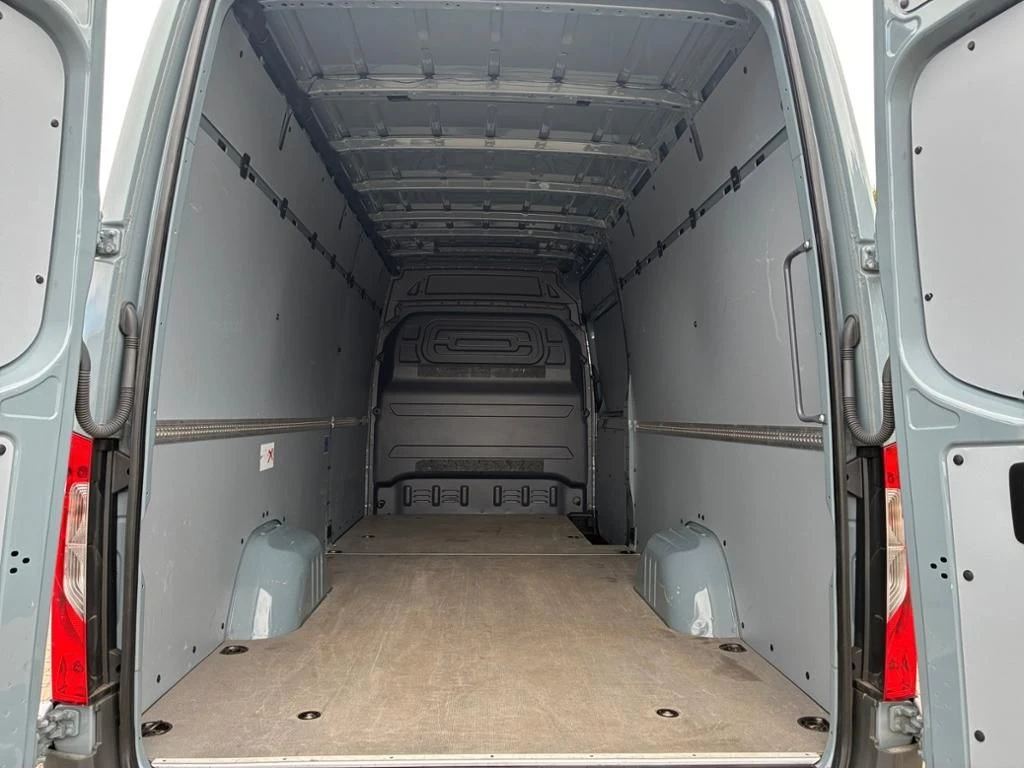 Mercedes-Benz-Sprinter 317-image-12