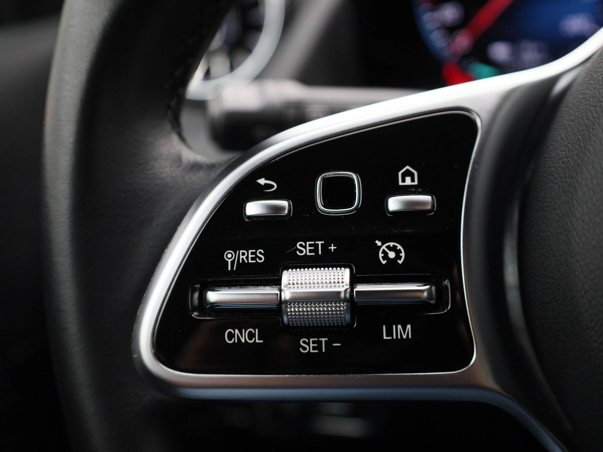 Mercedes-Benz-EQA-image-18
