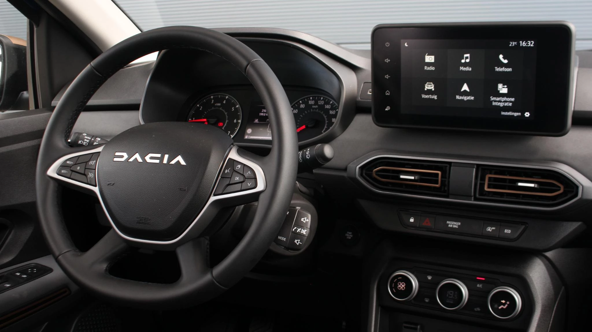 Dacia-Sandero Stepway-image-12