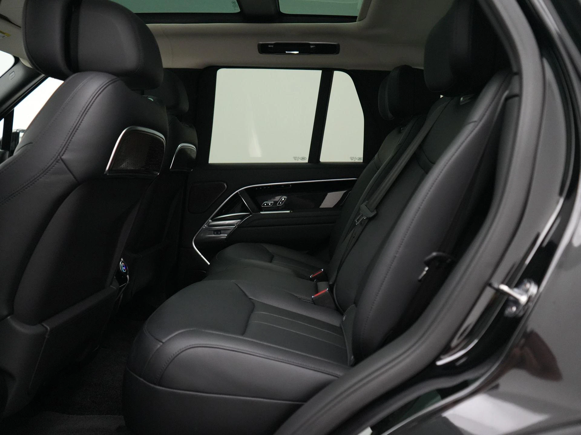 Land Rover-Range Rover-image-46