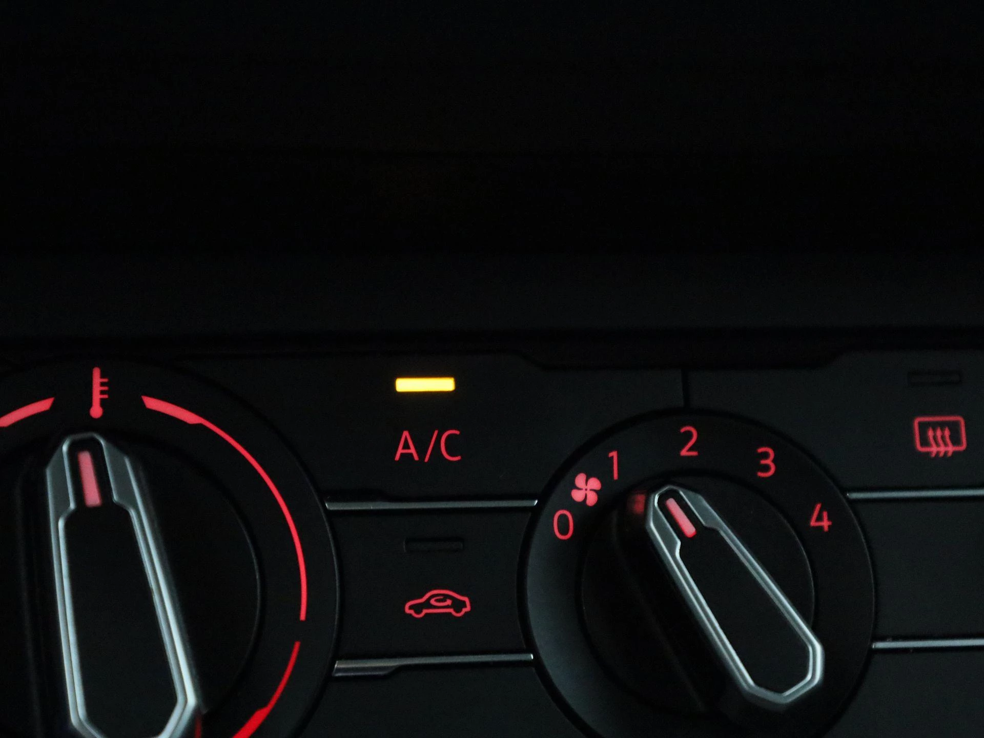 Volkswagen-Polo-image-18