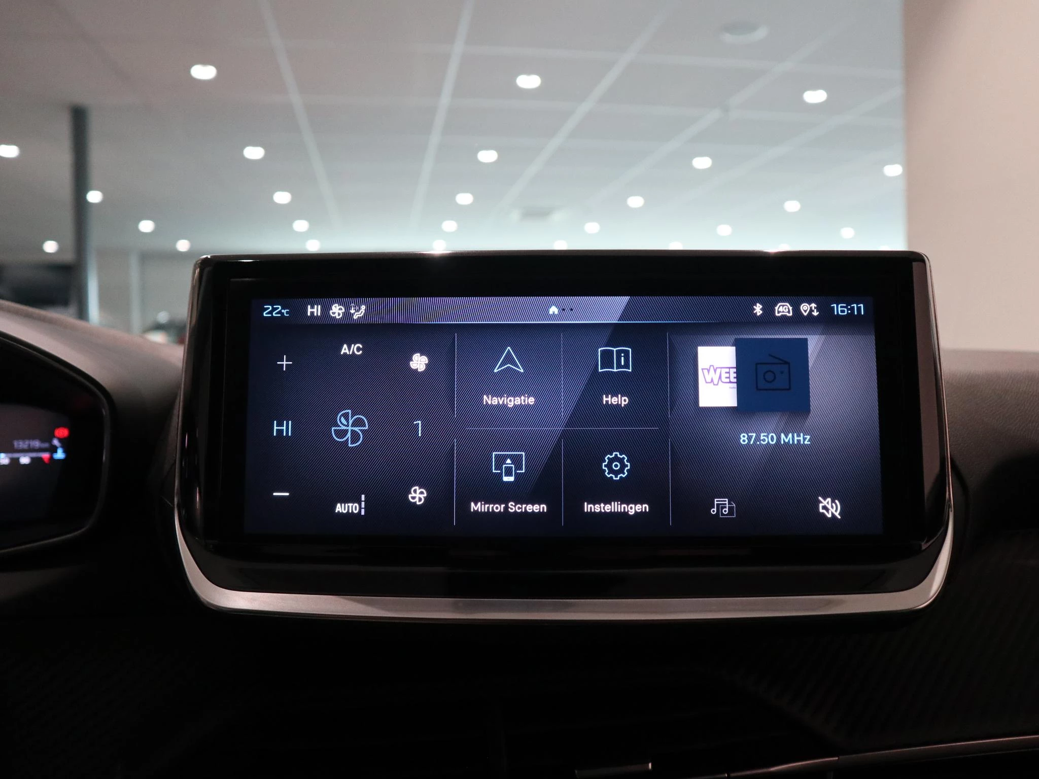 Peugeot-208-image-18