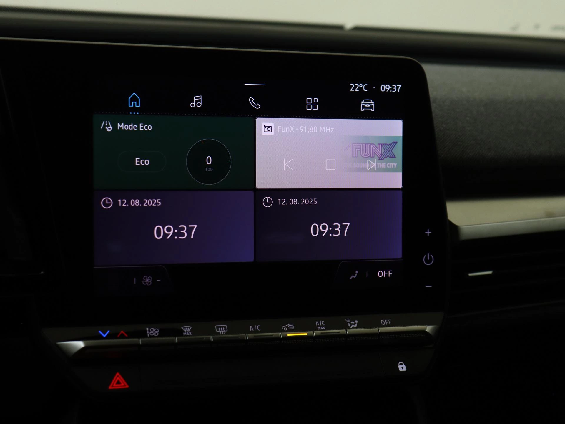 Renault-Megane E-Tech-image-15