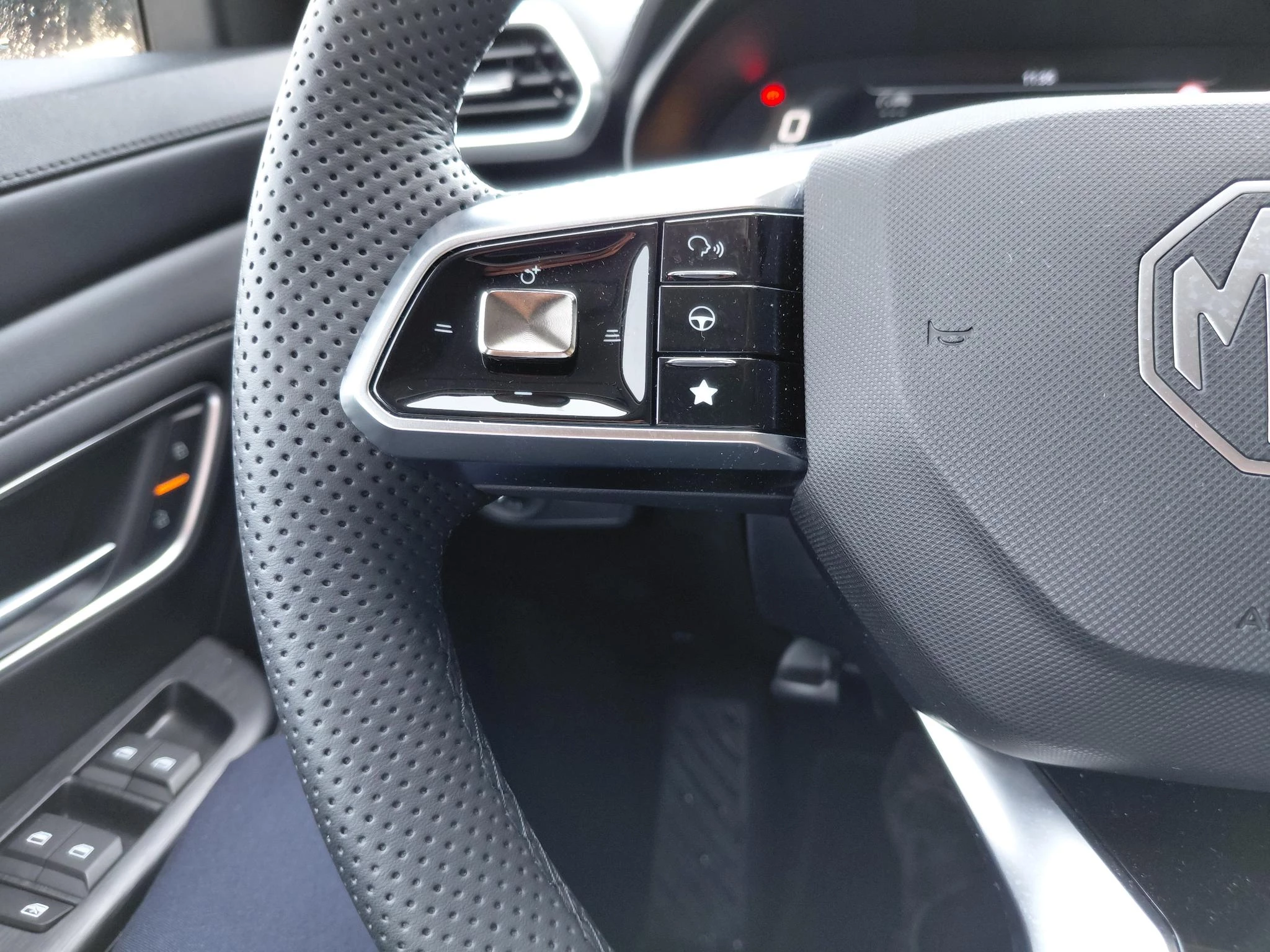 MG ZS 1.5 Hybrid+ Luxury