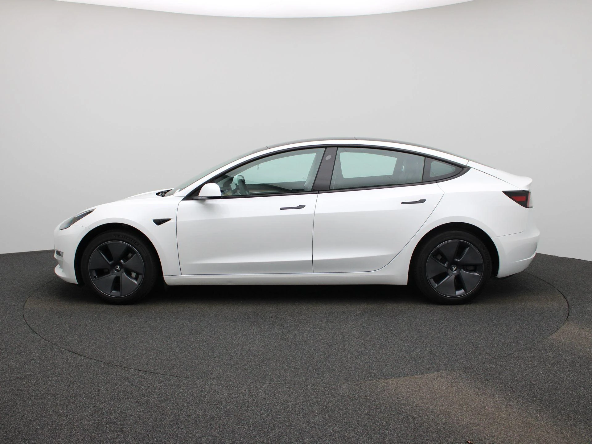 Tesla-Model 3-image-4