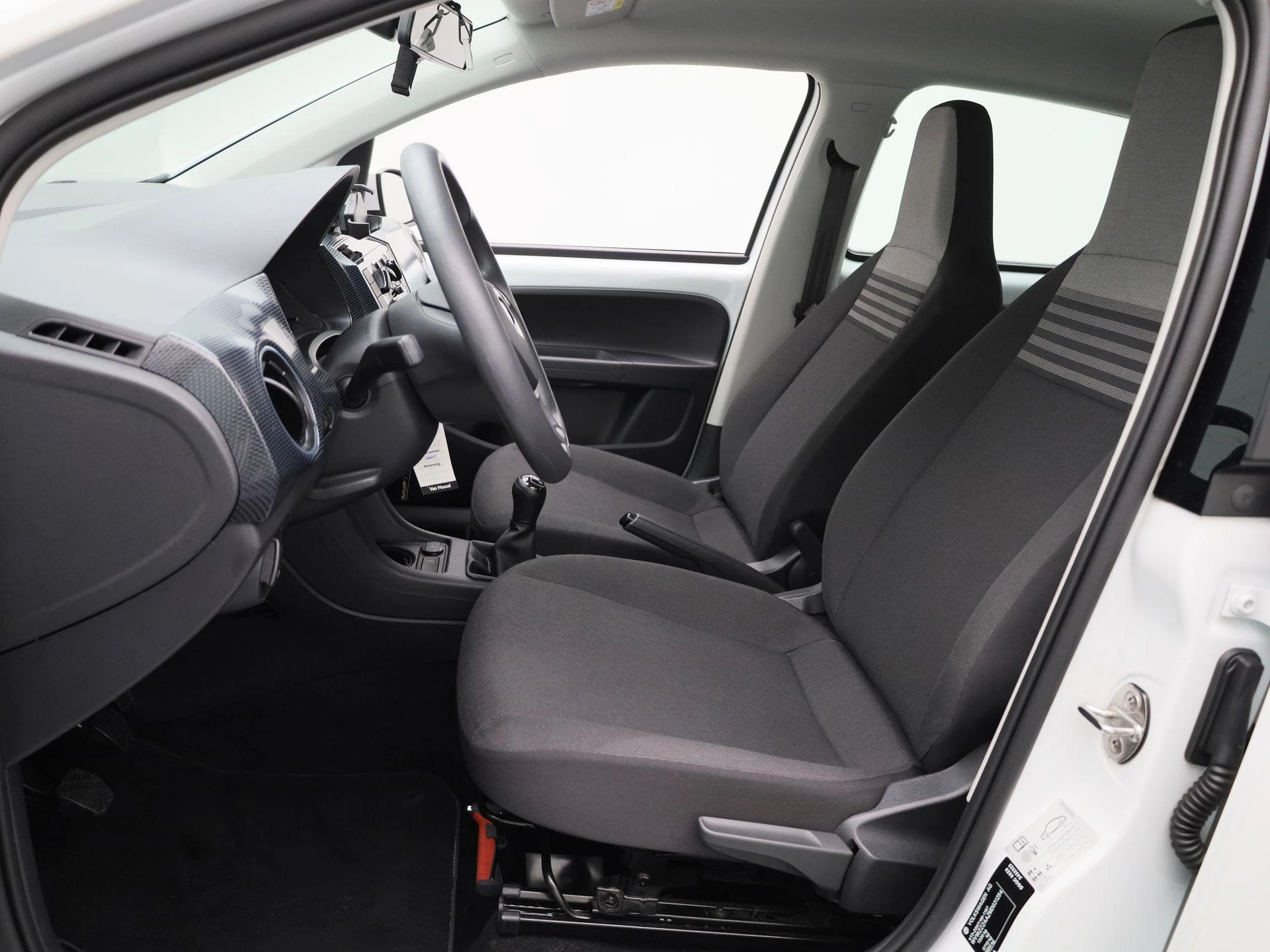 Volkswagen-up!-image-9