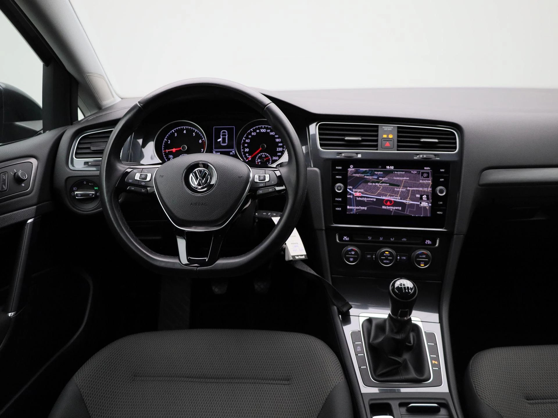 Volkswagen-Golf-image-8