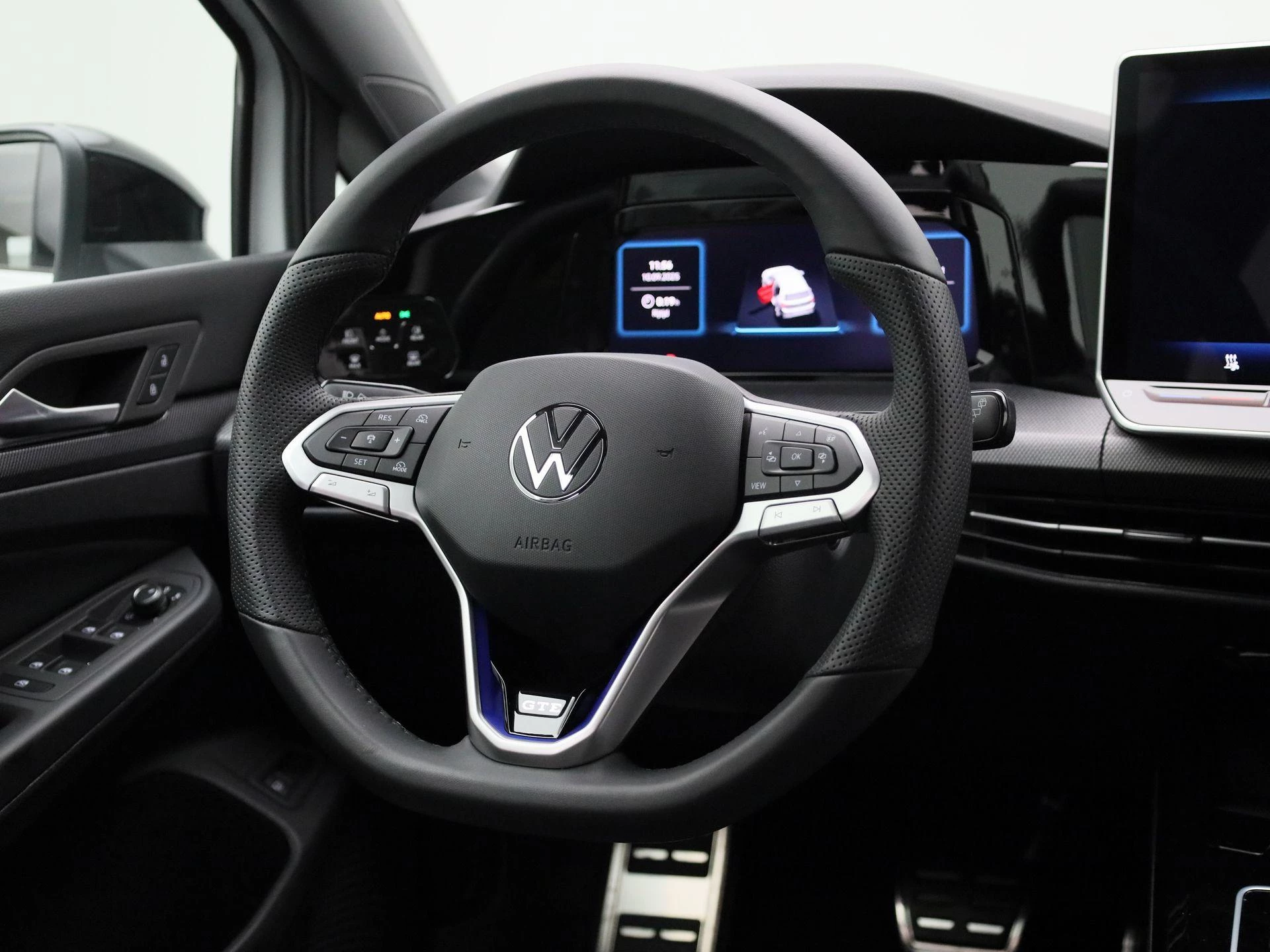 Volkswagen-Golf-image-9