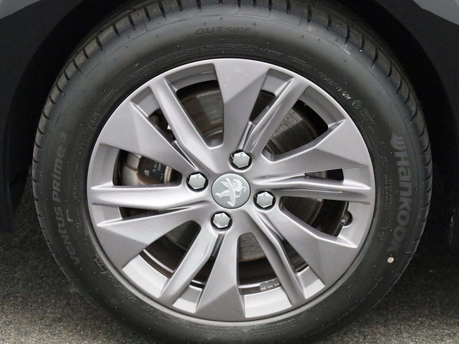 Peugeot-e-208-image-15