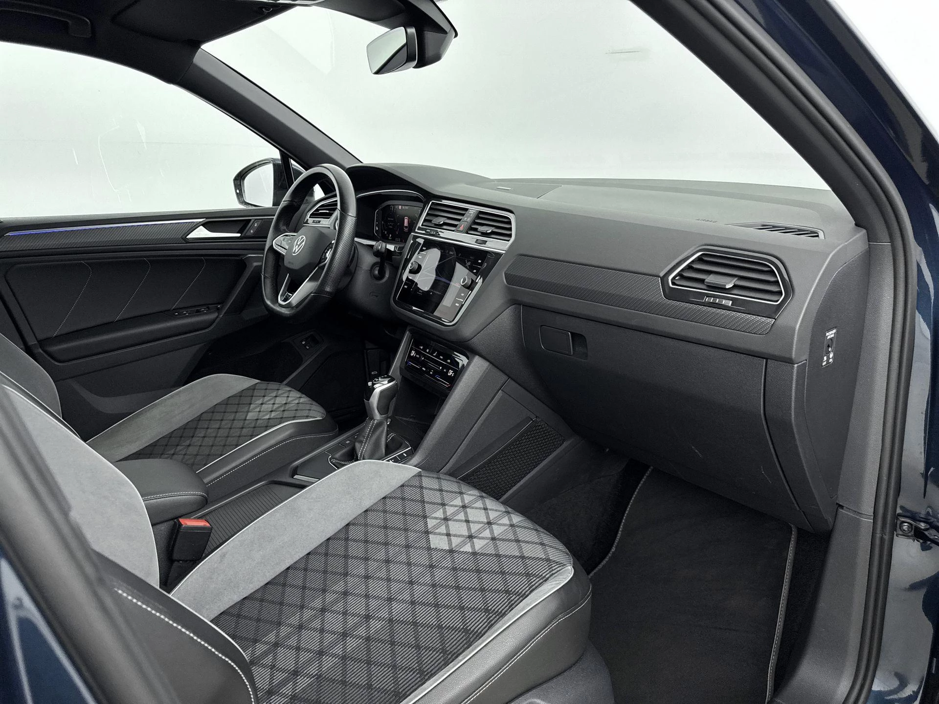 Volkswagen-Tiguan-image-16