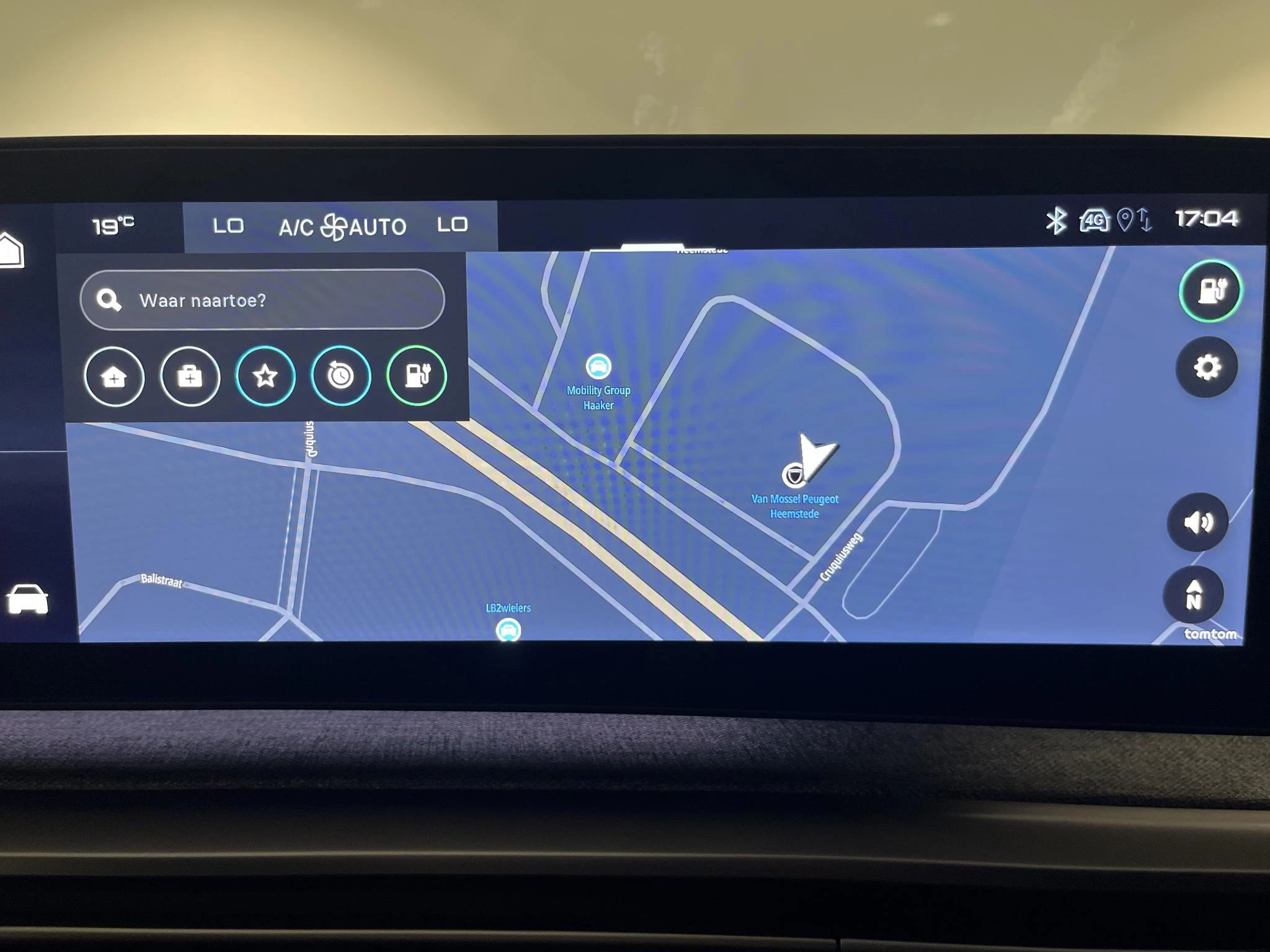 Peugeot-e-5008-image-8