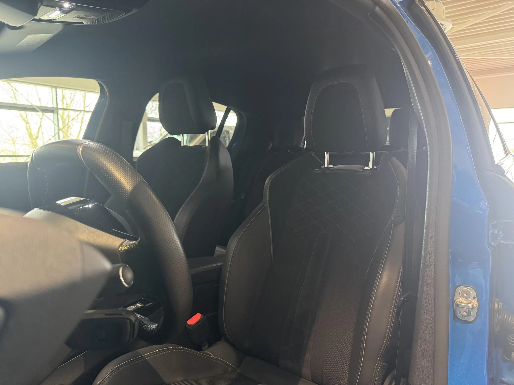 Peugeot-e-208-image-2