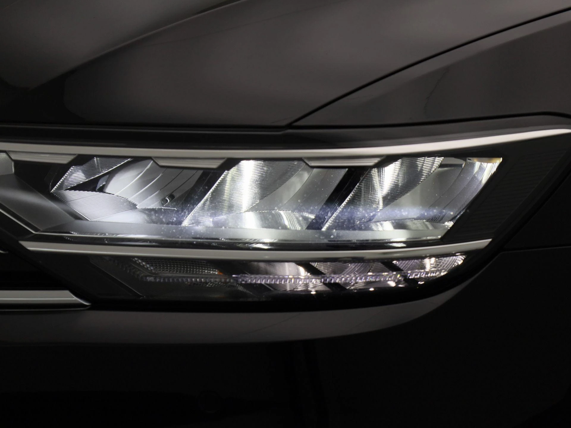 Volkswagen-Passat-image-13