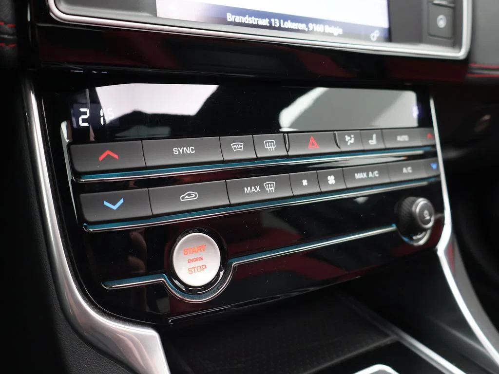 Jaguar-XE-image-18