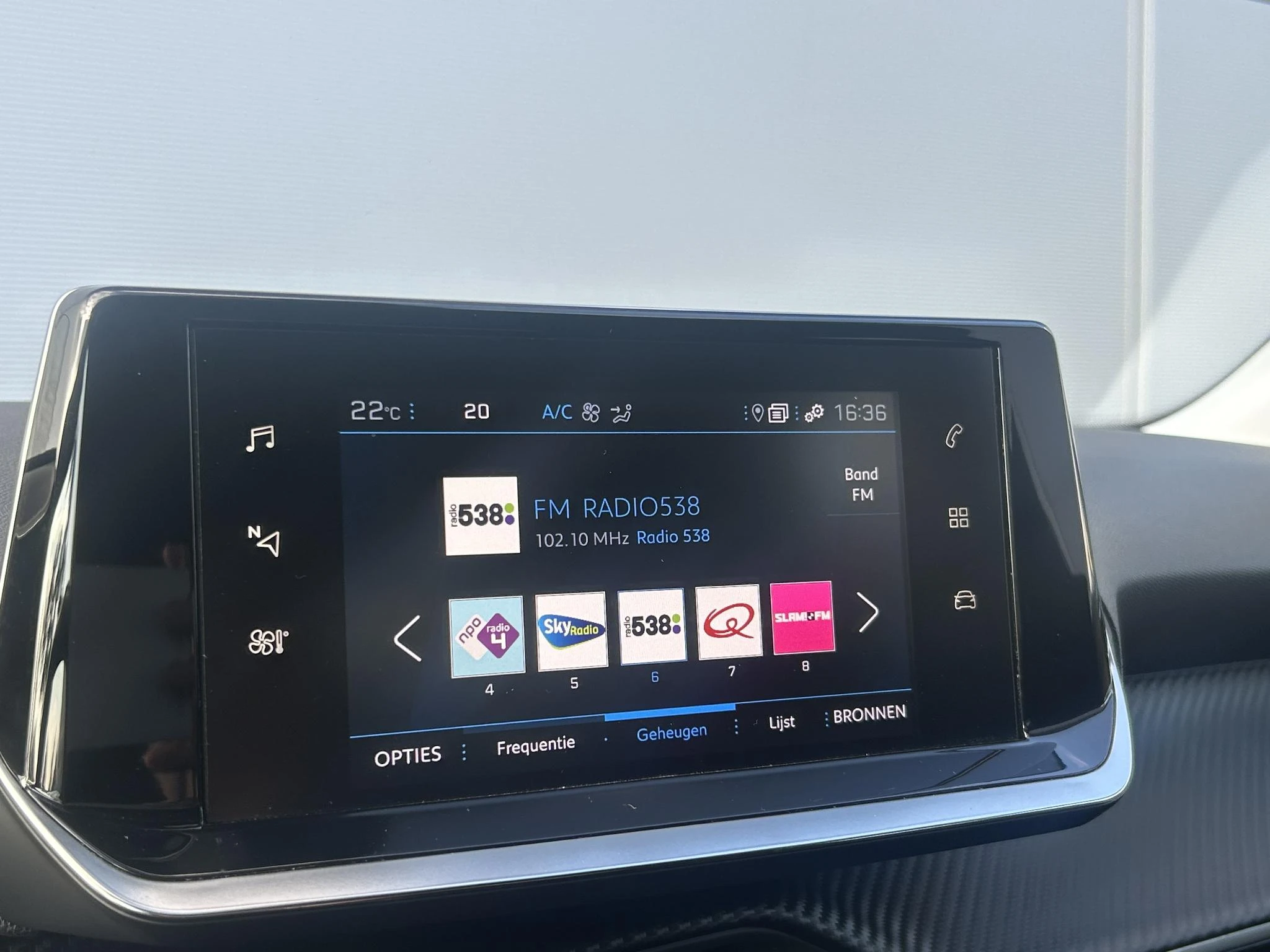 Peugeot-2008-image-14