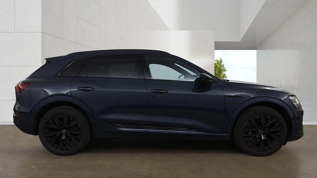 Audi-Q8 e-tron-image-4