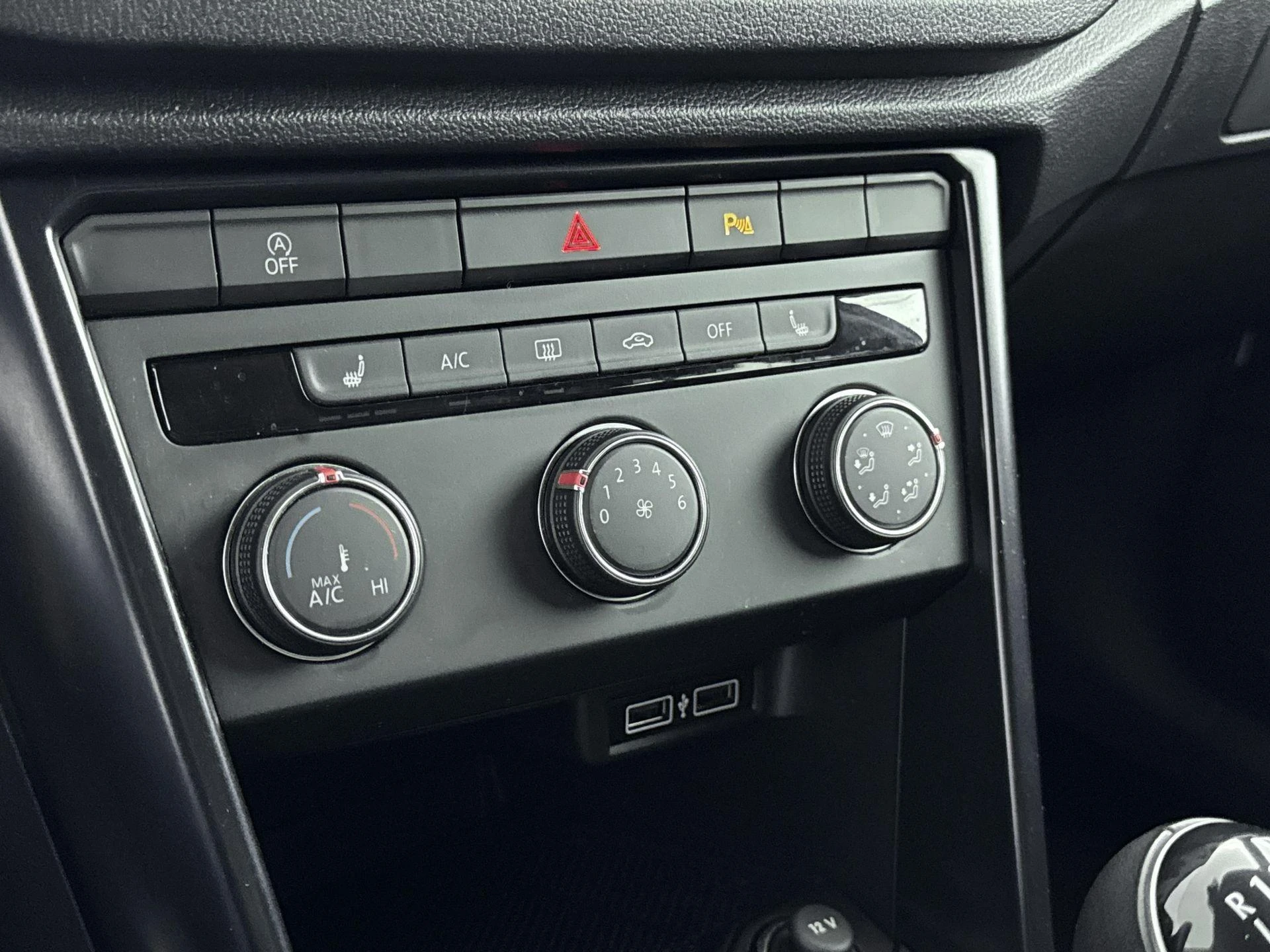 Volkswagen-T-Roc-image-14