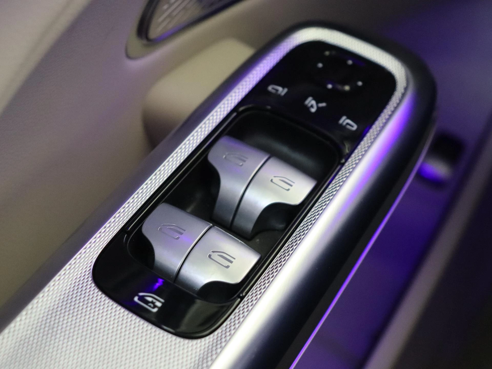 Mercedes-Benz-E-Klasse-image-30