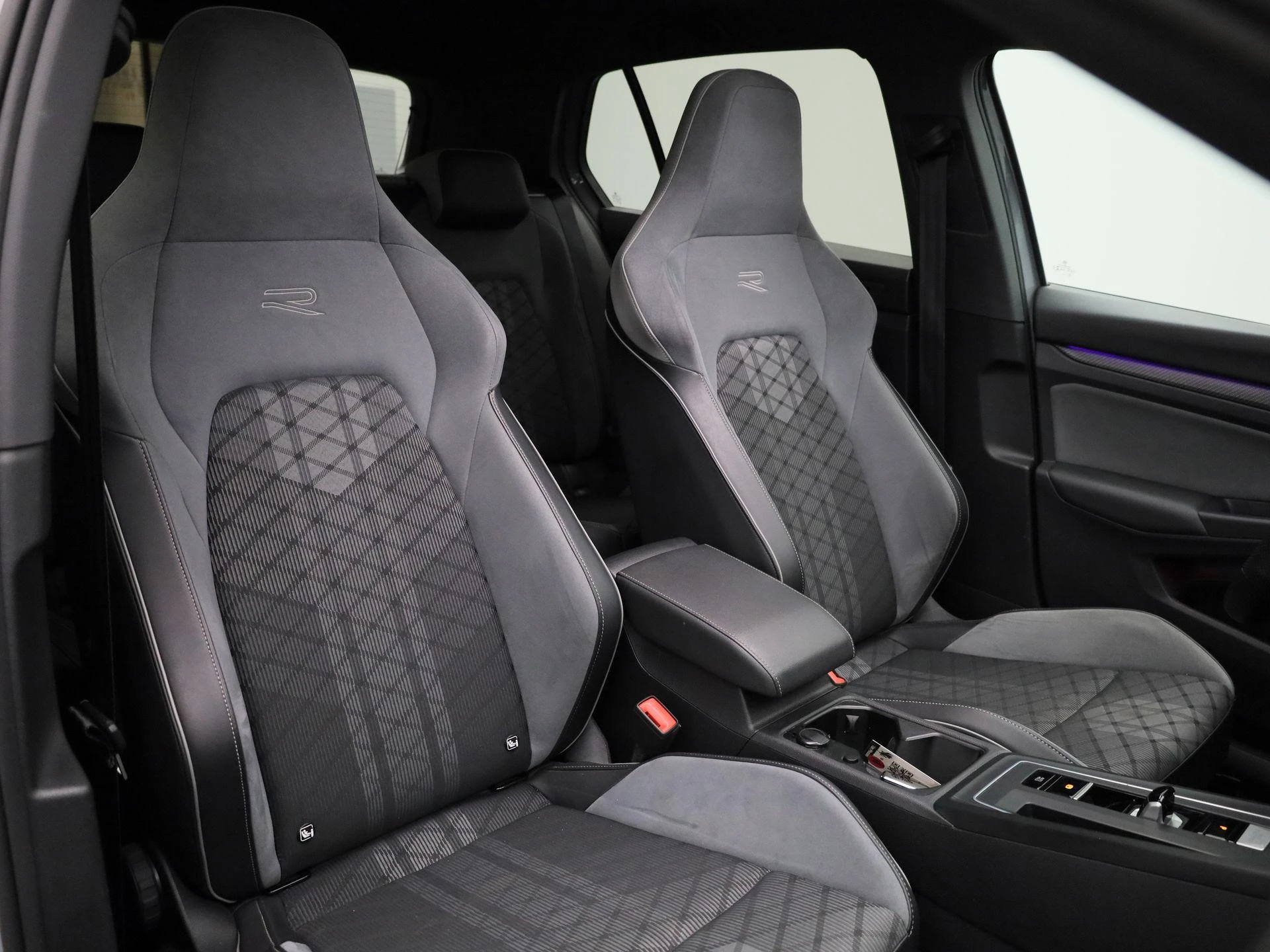 Volkswagen Golf 2.0 TSI R-Line