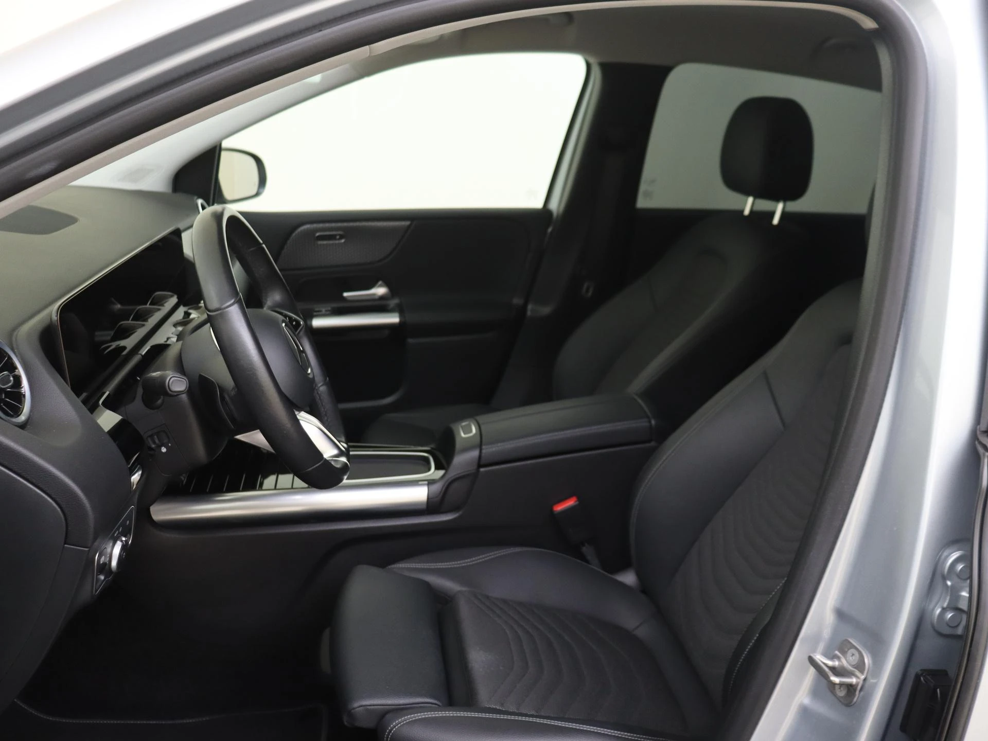 Mercedes-Benz-B-Klasse-image-10