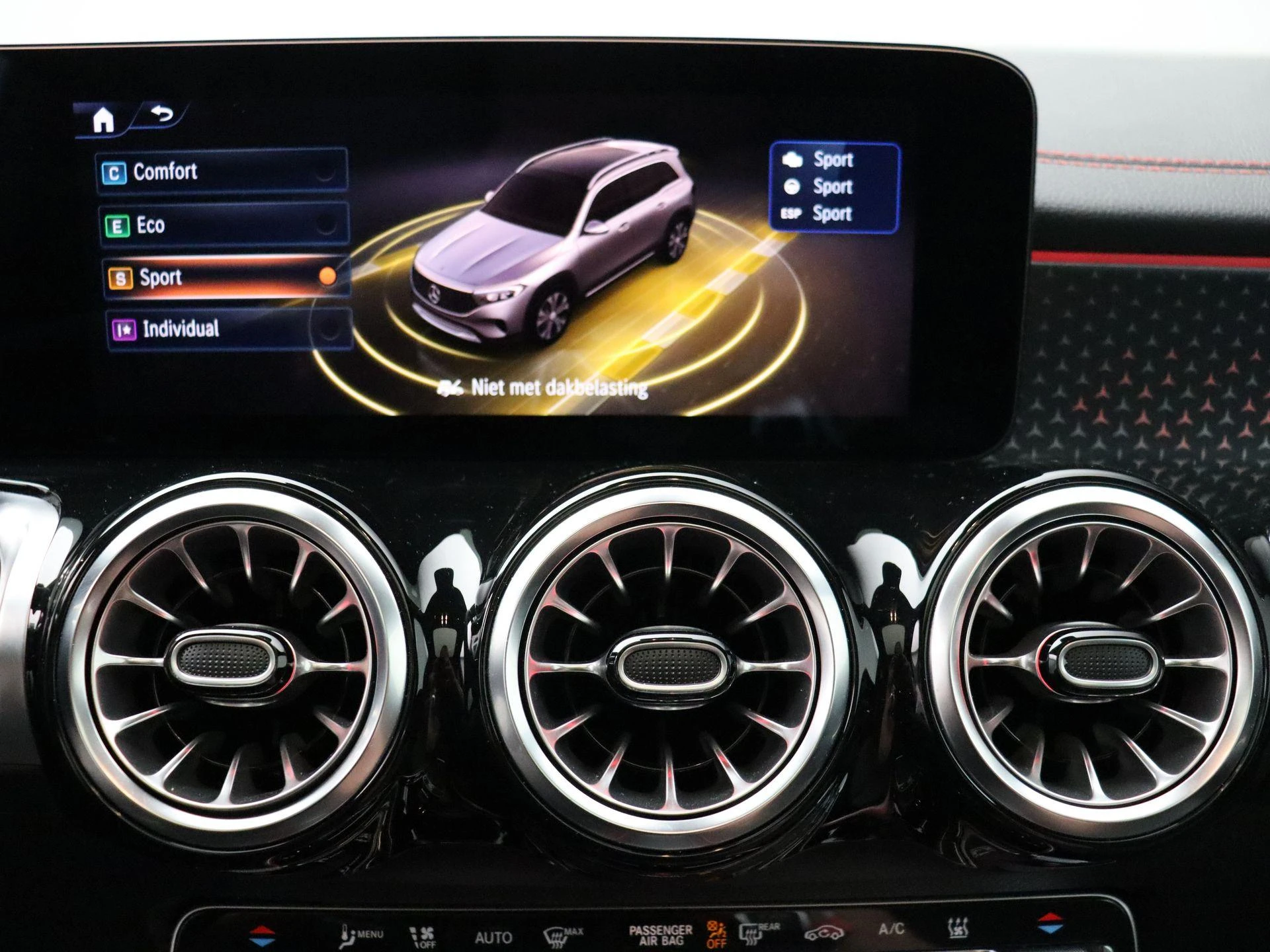 Mercedes-Benz-EQB-image-20