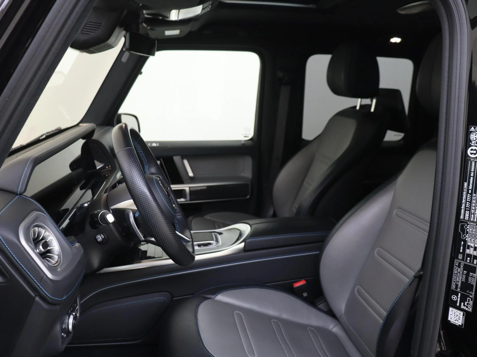 Mercedes-Benz-G-Klasse-image-13