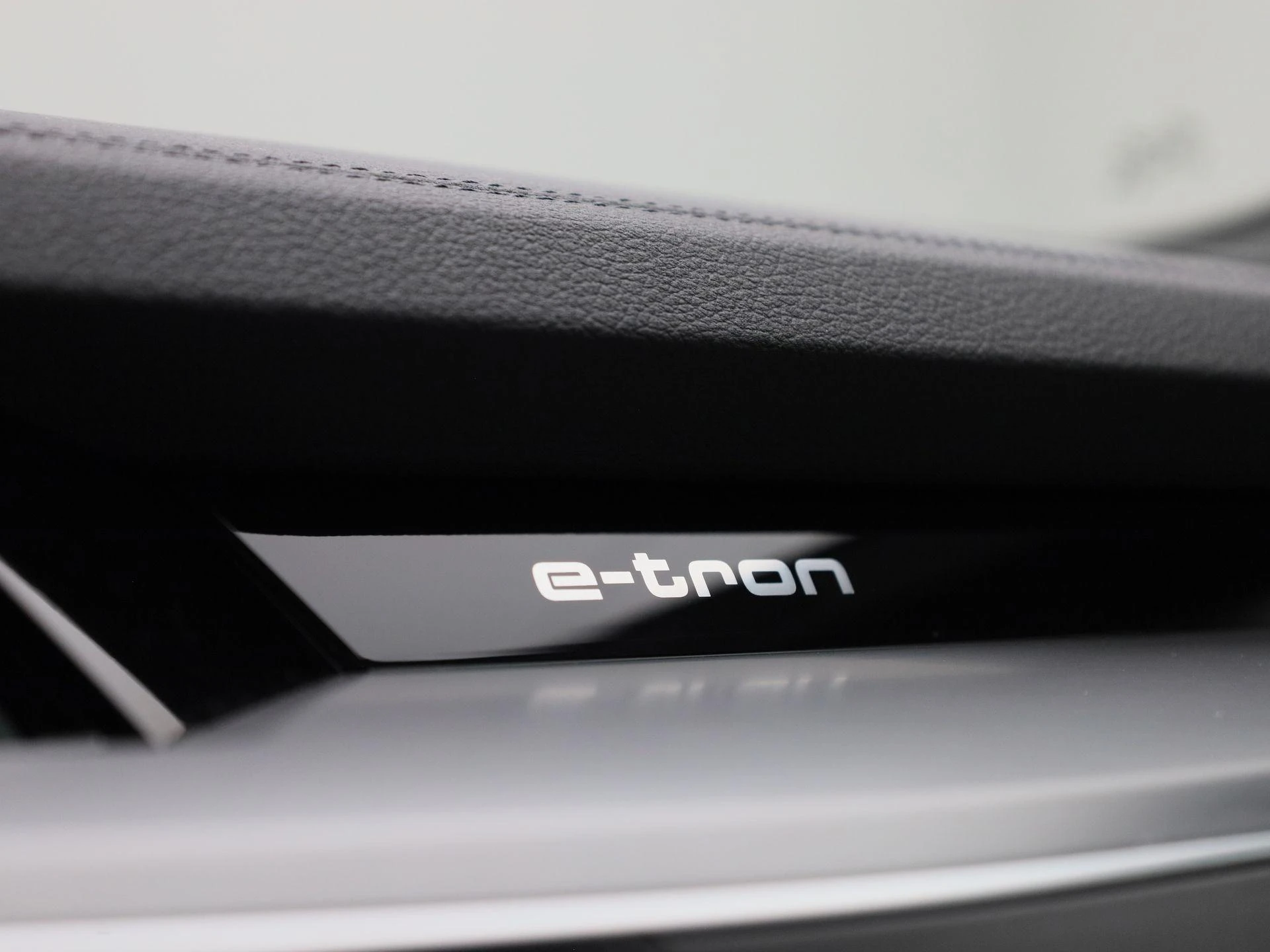 Audi-Q8 e-tron-image-23