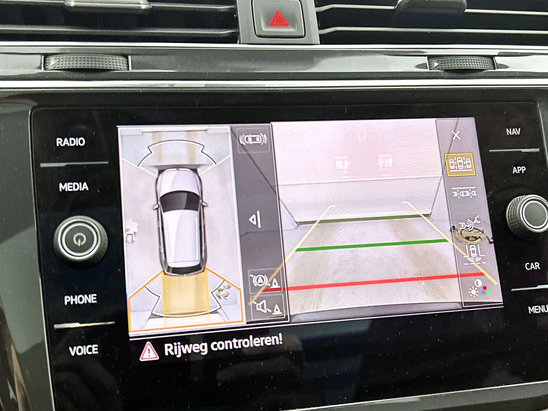 Volkswagen-Tiguan-image-15