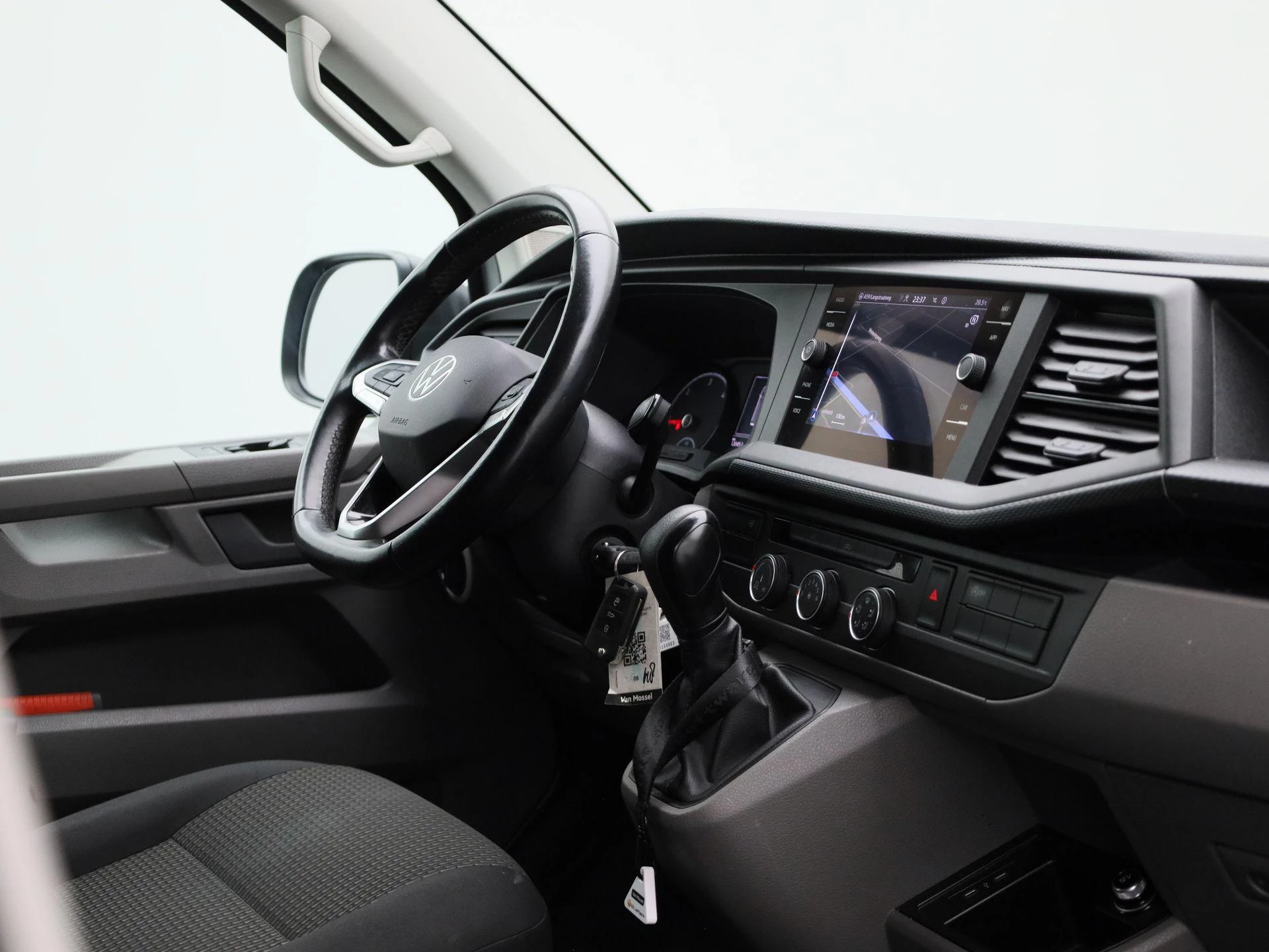 Volkswagen-Transporter-image-6