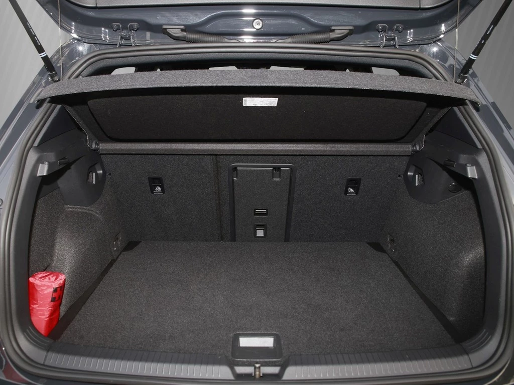 Volkswagen Golf VIII GTI 2,0 TSI DSG,LED,Kamera,Navi,ACC Lenkrad/Sitzheizung,Climatronic,ALU