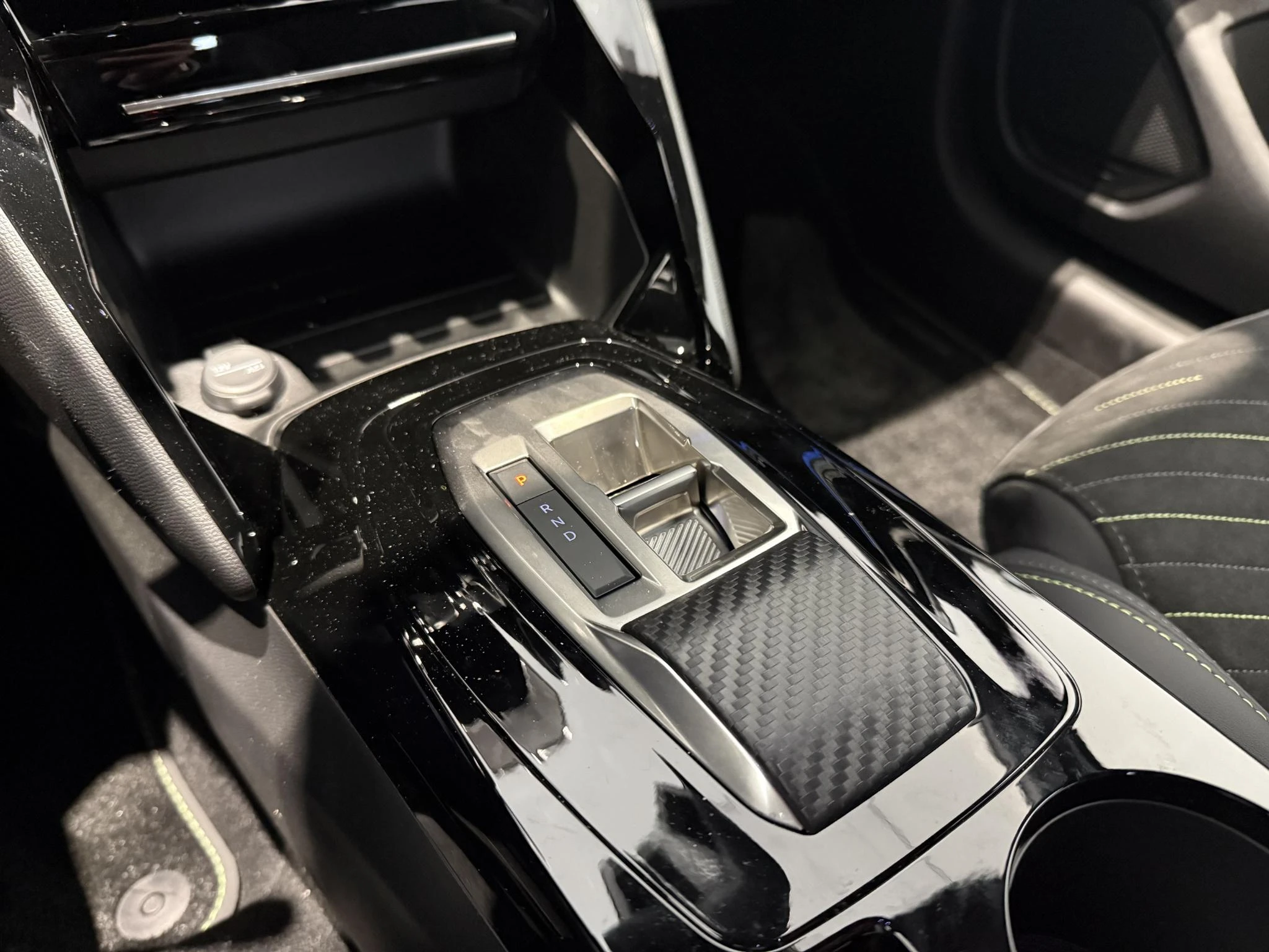 Peugeot-208-image-19