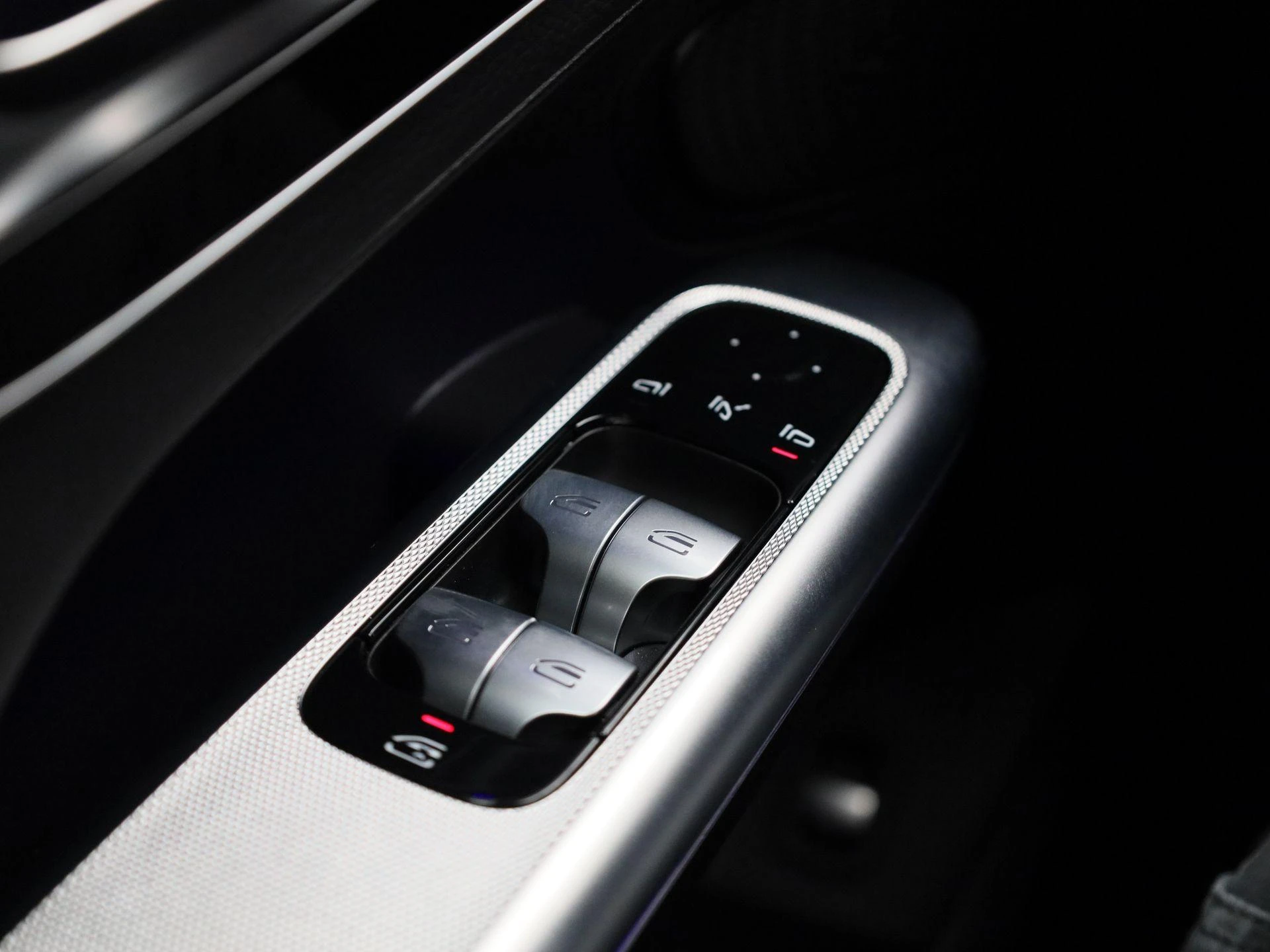 Mercedes-Benz-GLC-image-34