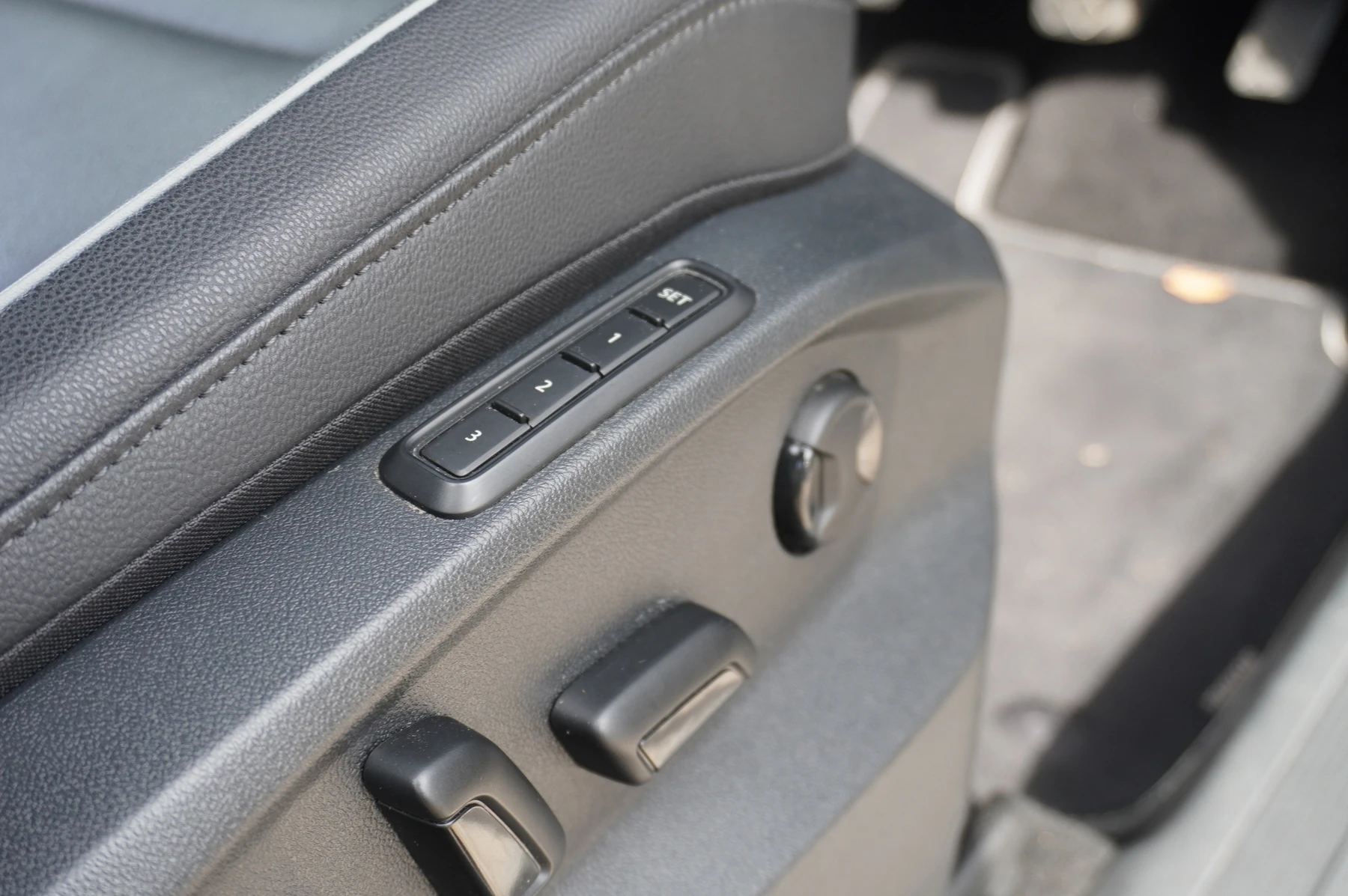 Volkswagen-Tiguan-image-13