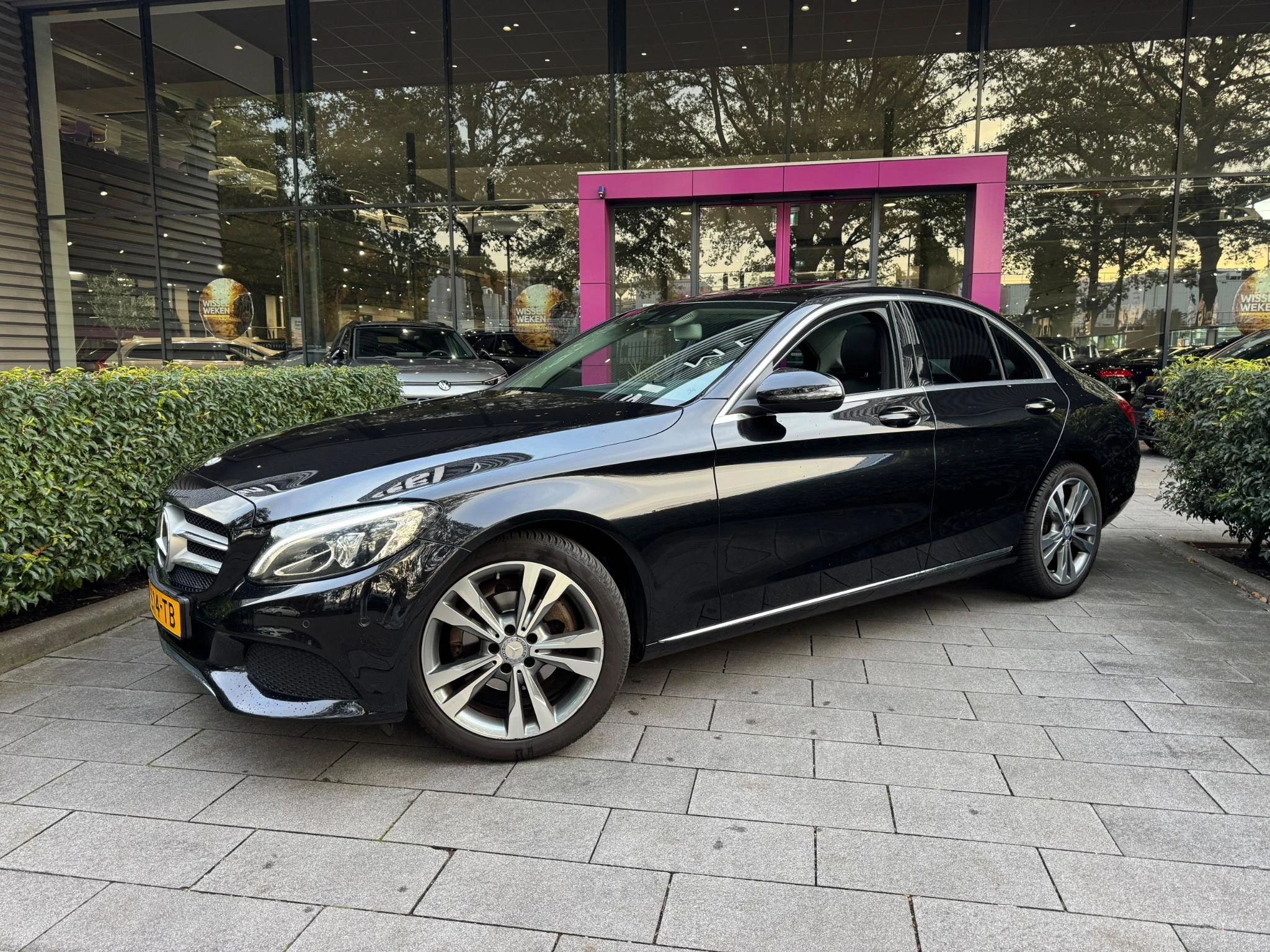 Mercedes-Benz-C-Klasse-image-3