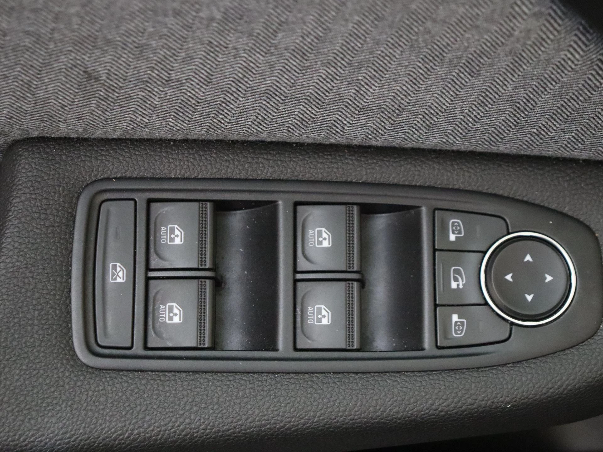 Renault-Clio-image-30