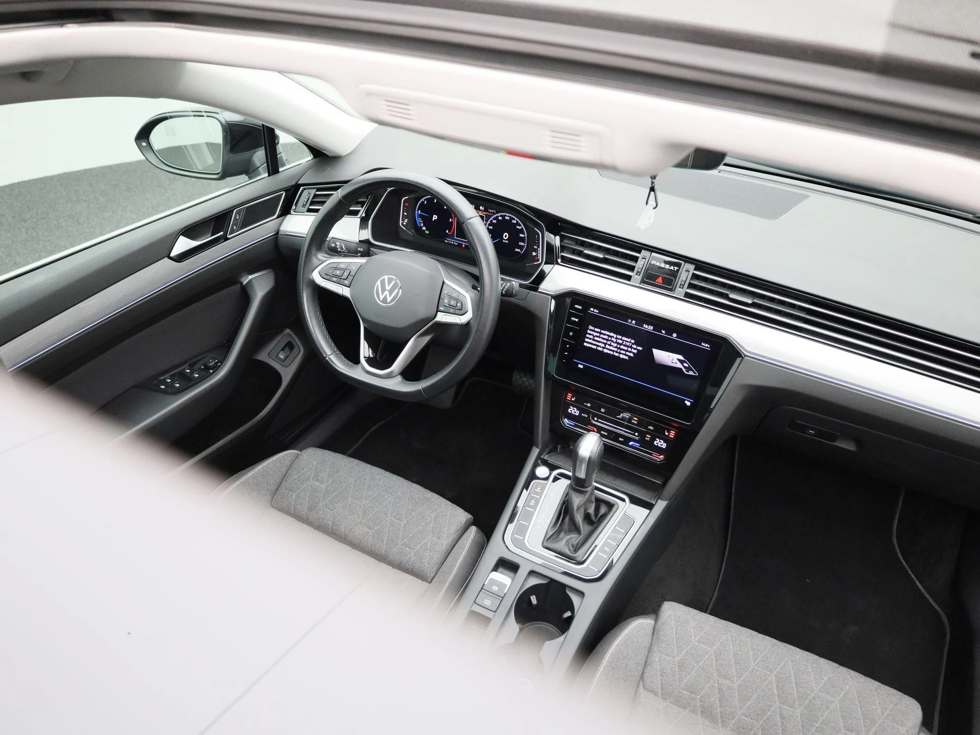 Volkswagen-Passat-image-37