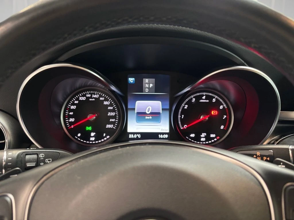 Mercedes-Benz-GLC 250-image-5