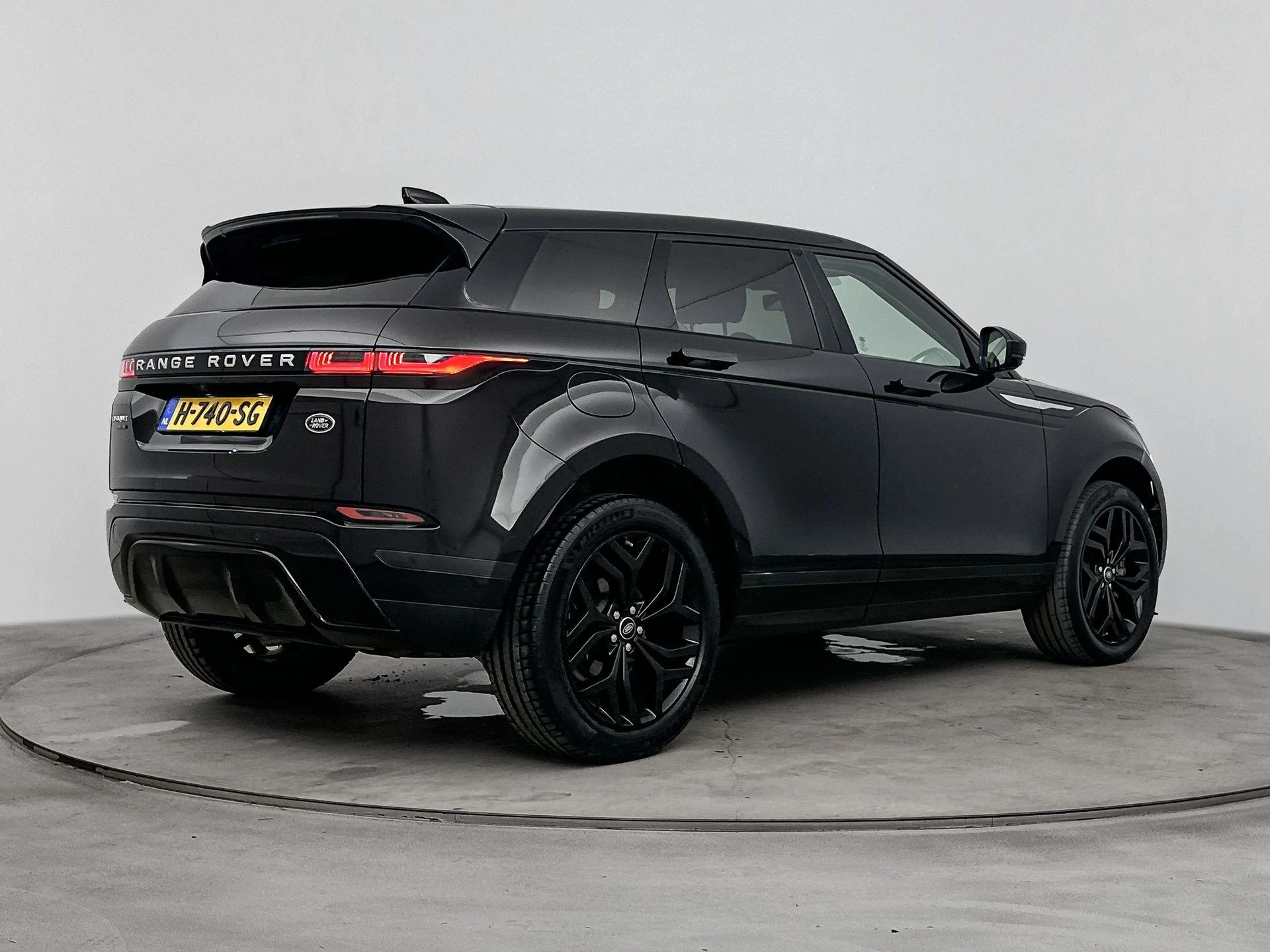 Land Rover-Range Rover Evoque-image-3