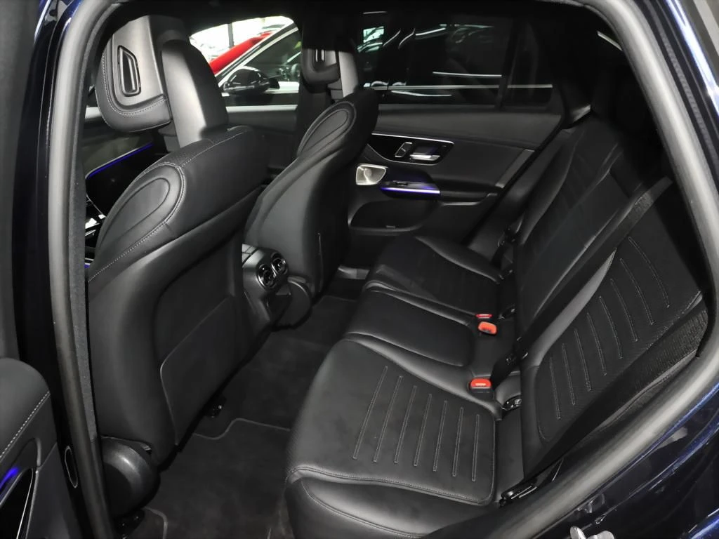 Mercedes-Benz-GLC 300 de-image-12