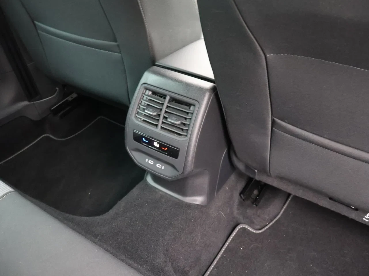 SEAT Leon Leon 5D Move! 1.0eTSI 110PK *AUTOMAAT*VIRTUAL COCKPIT*CAMERA*PDC*CRUISE*NAVI*APP-CONNECT*...*