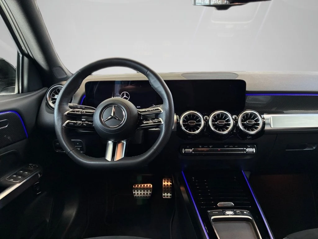Mercedes-Benz-GLB 200-image-9