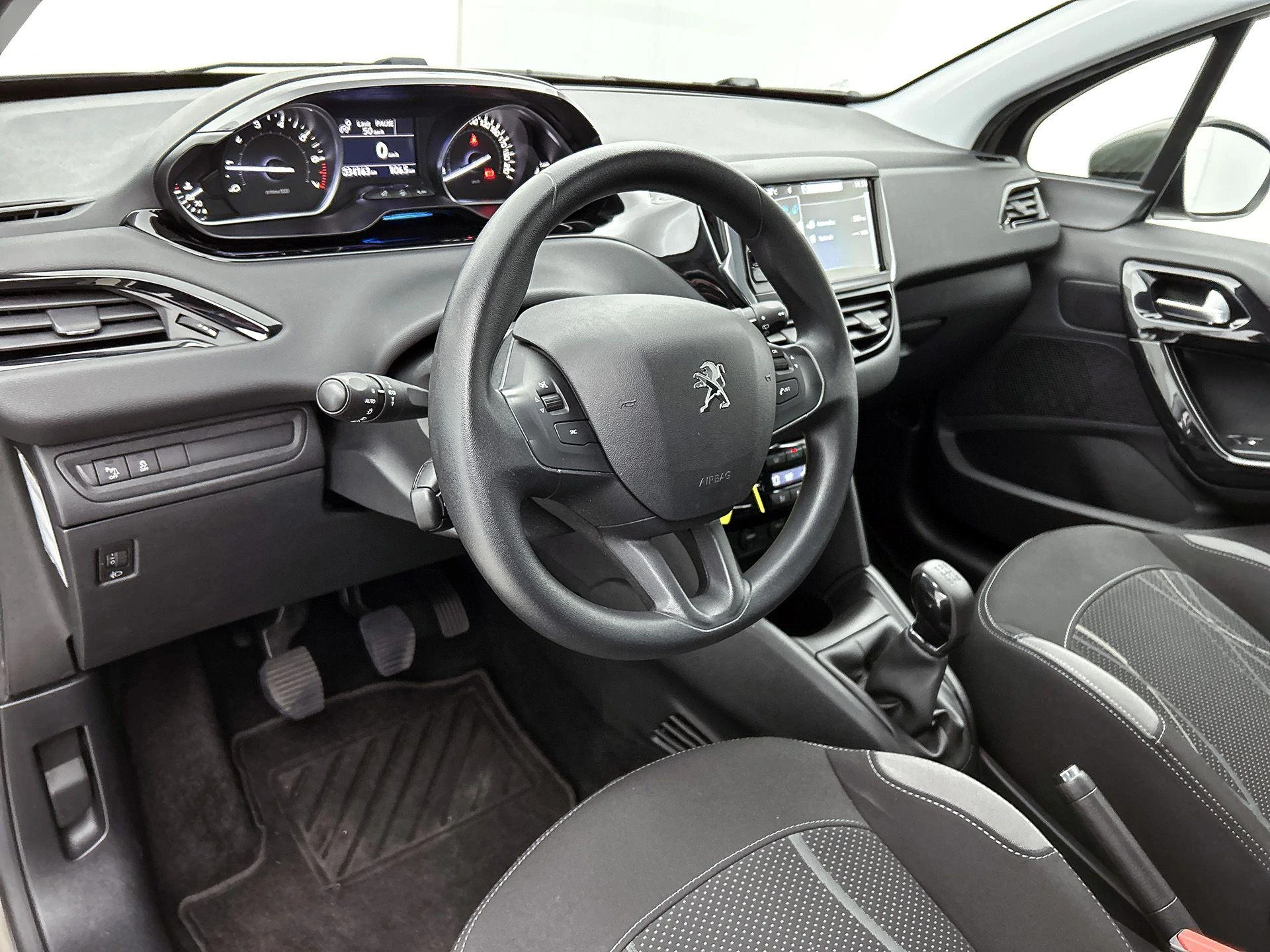 Peugeot-208-image-18