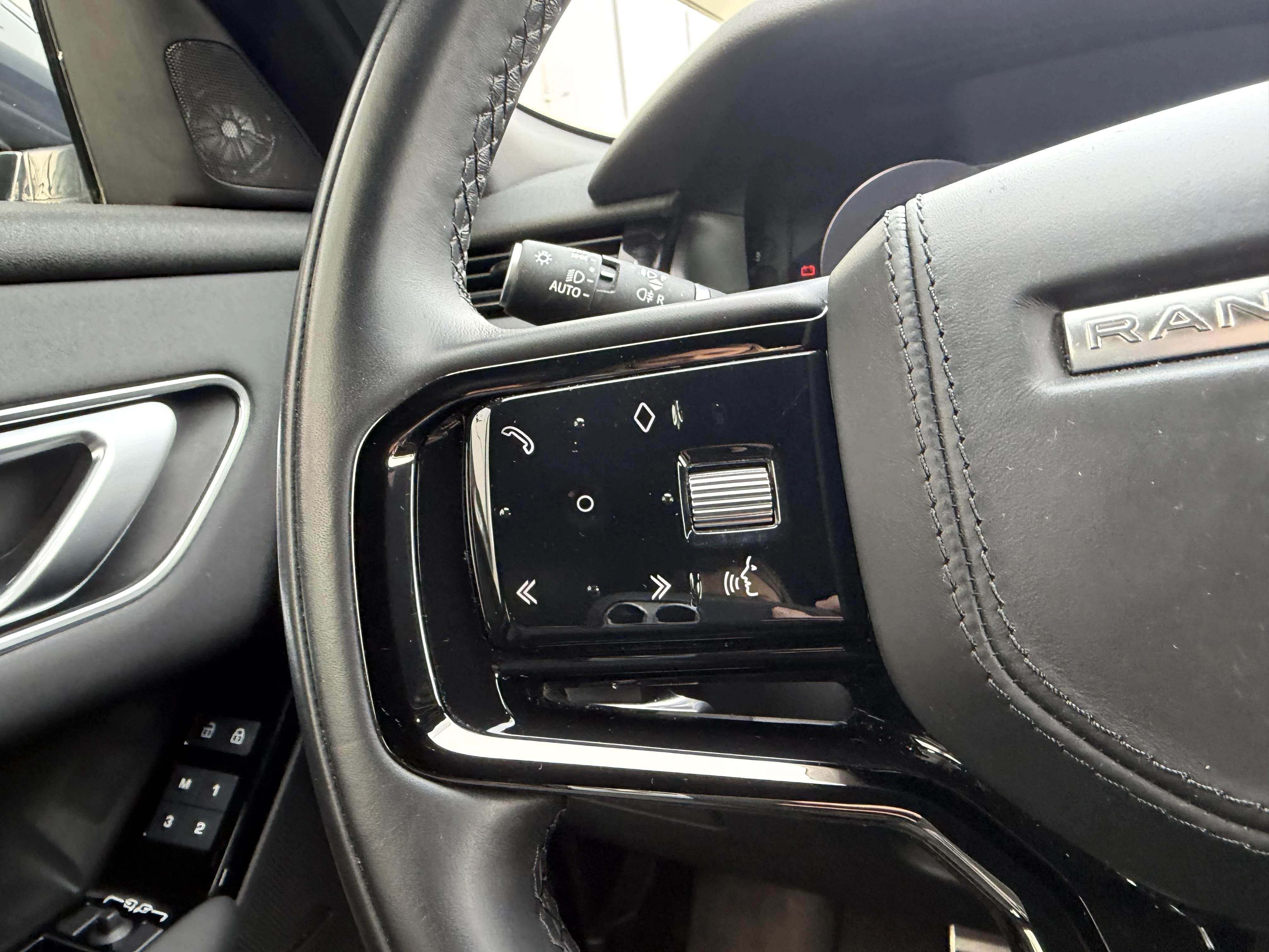Land Rover Range Rover Velar P400e Dynamic SE AWD