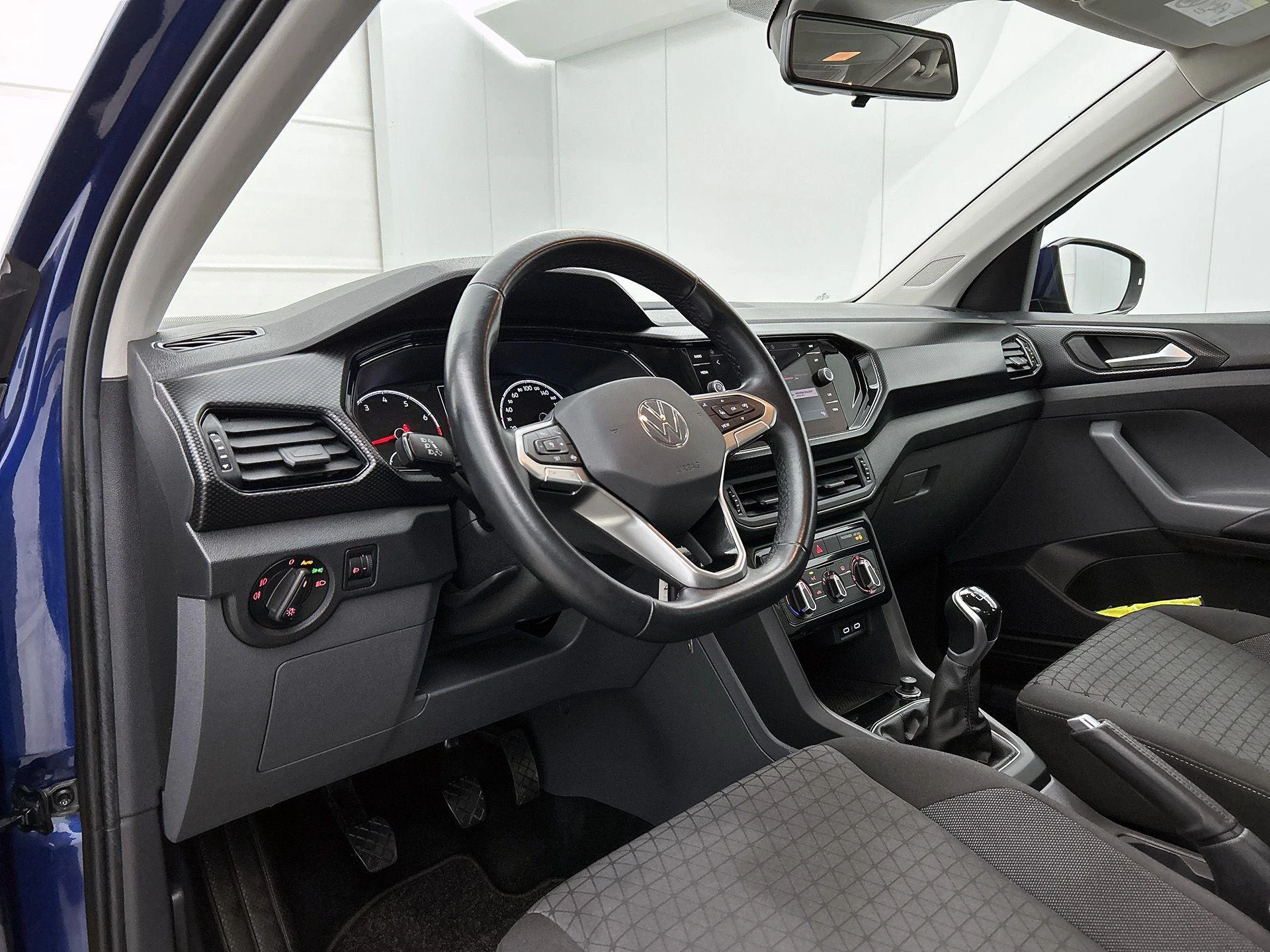 Volkswagen-T-Cross-image-9