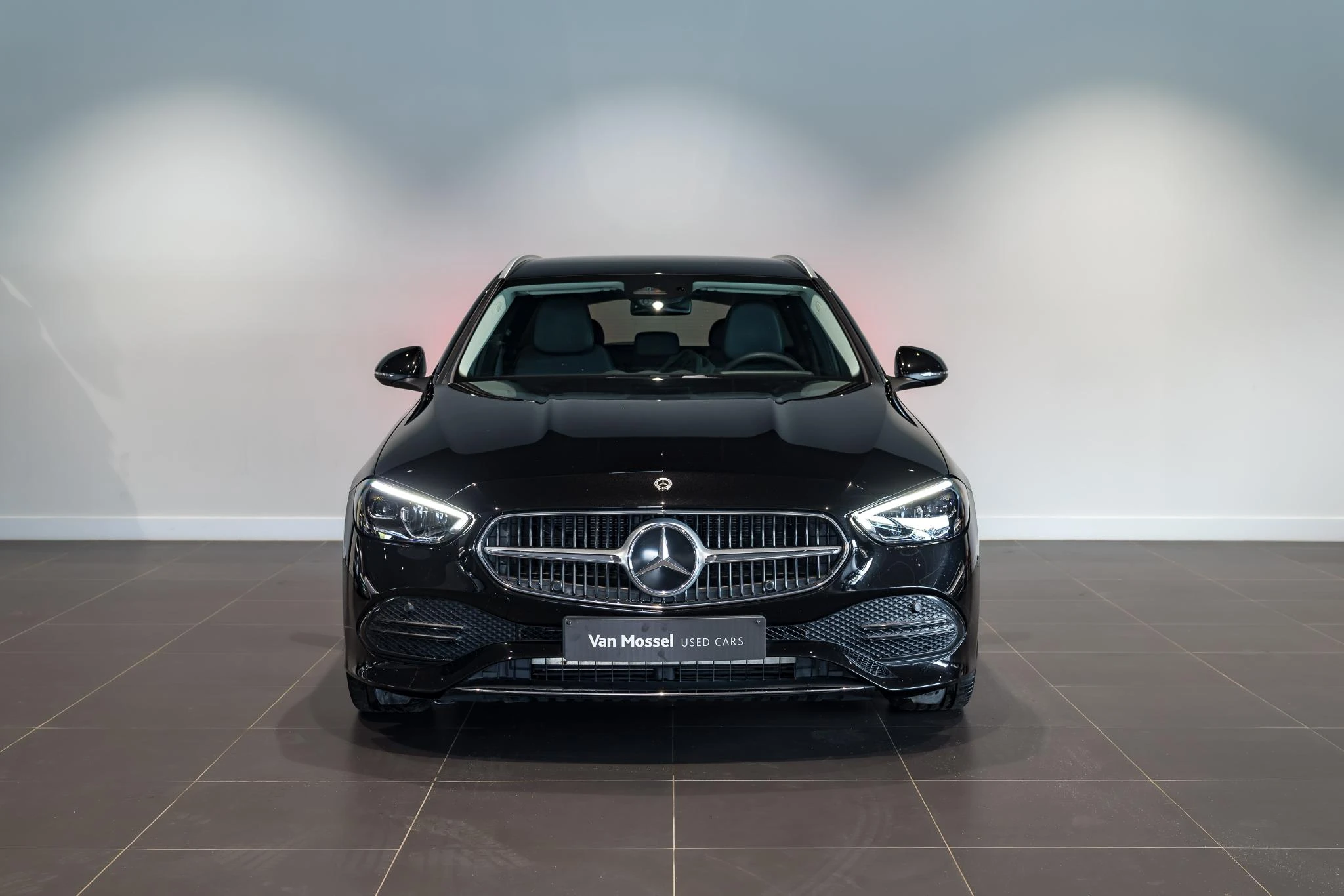 Mercedes-Benz-C-Klasse-image-1