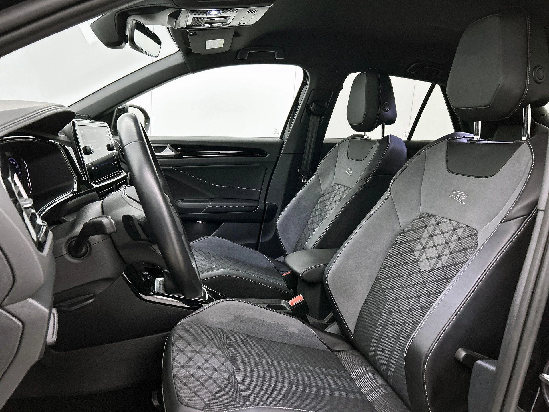 Volkswagen T-Roc 1.5 TSI R-Line Business | 150 PK |