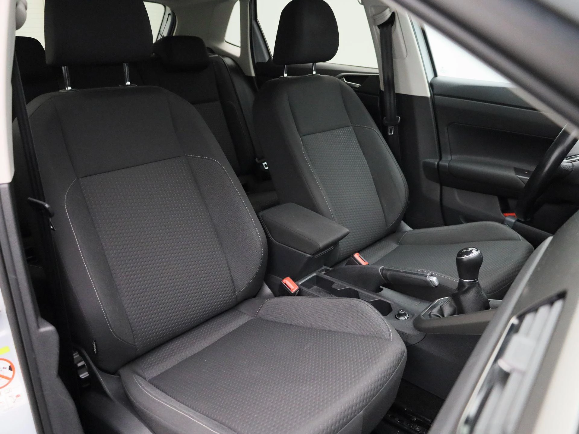 Volkswagen-Polo-image-31