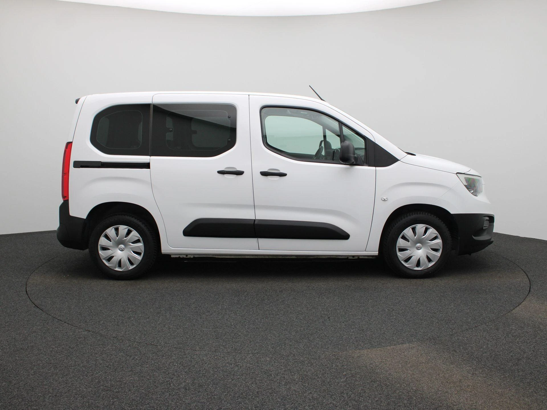 Opel-Combo Life-image-5