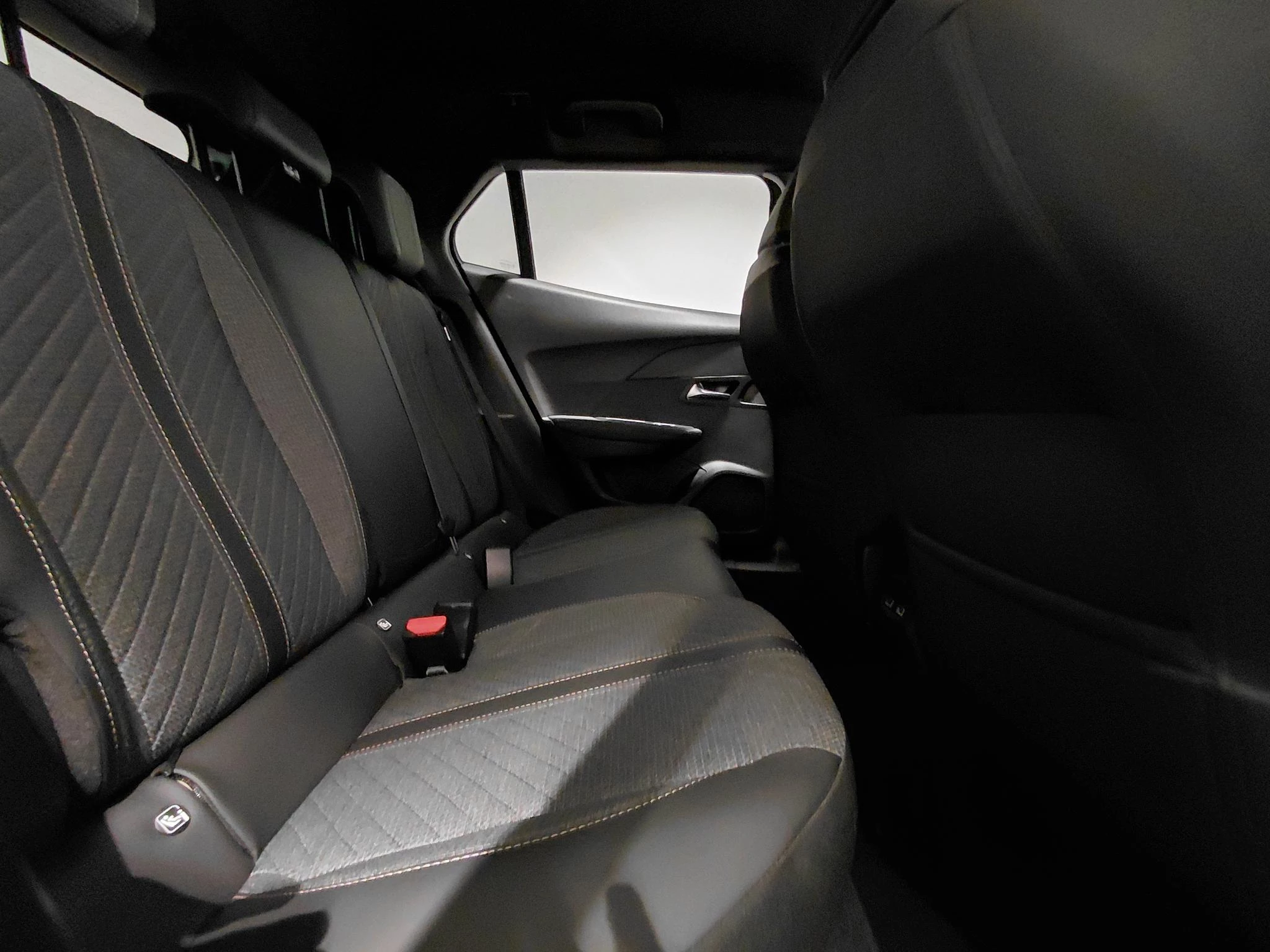 Peugeot 2008 1.2 Hybrid 145 Allure